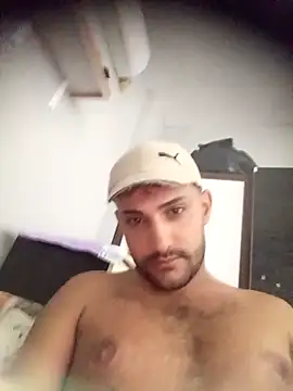 Snapshot of Muratcan33 chatting on 09-22-25, 02:13 Muratcan33 online show from 09-22-25, 02:13