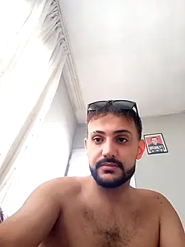 Snapshot of Muratcan33 chatting on 10-14-25, 11:44 Muratcan33 online show from 10-14-25, 11:44