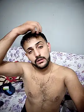 Snapshot of Muratcan33 chatting on 10-17-25, 09:28 Muratcan33 online show from 10-17-25, 09:28