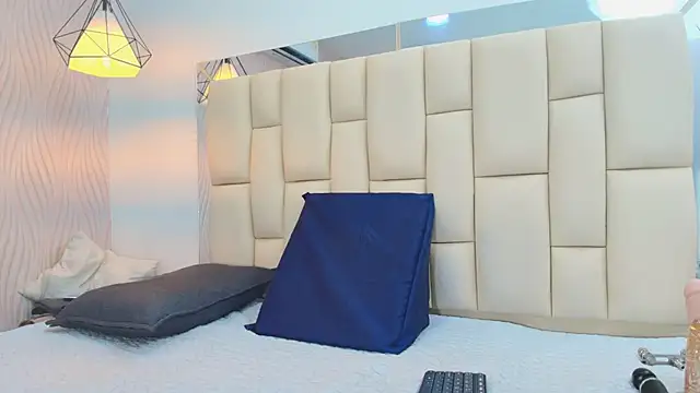 Vero Temptation online show from 11-22-25, 12:04