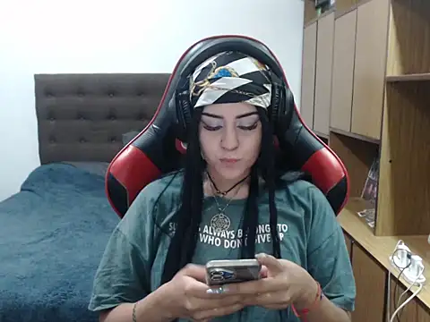 bluegoddessstoned online show from 12-16-25, 08:47