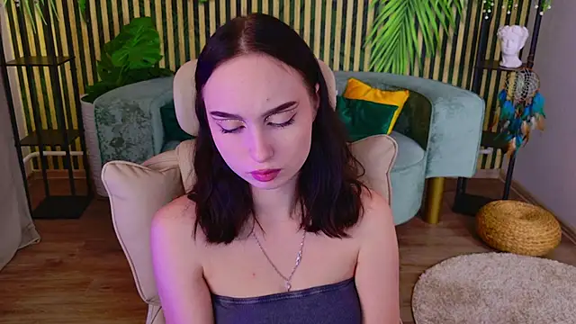 MonikaCarter online show from 10-04-25, 10:35