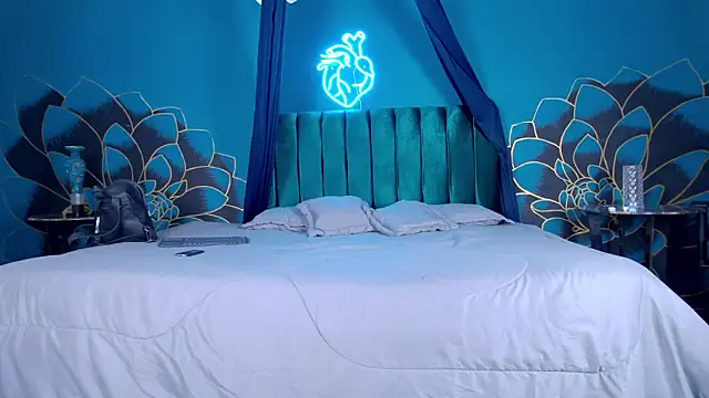 Maylu Fox online show from 09-30-25, 12:21