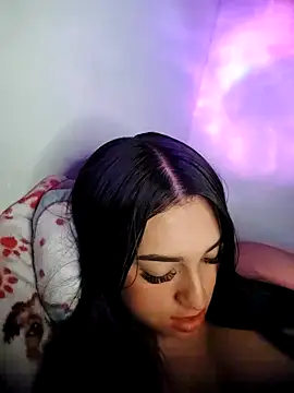 Linda Saenz  online show from 10-05-25, 04:11