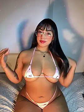 Snapshot of Linda_Saenz_ chatting on 06-16-26, 06:49 Linda Saenz online show from 06-16-26, 06:49