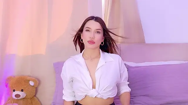 Snapshot of Bella-taylorr chatting on 07-27-26, 01:07 Bella-taylorr online show from 07-27-26, 01:07