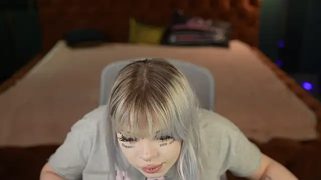 Snapshot of Yuki_sun chatting on 11-08-25, 03:23 Yuki sun online show from 11-08-25, 03:23