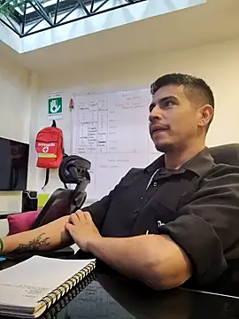 Snapshot of Juann-cock chatting on 11-25-25, 04:07 Juann-cock online show from 11-25-25, 04:07