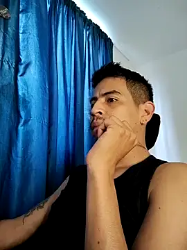 Snapshot of Juann-cock chatting on 11-30-25, 04:11 Juann-cock online show from 11-30-25, 04:11