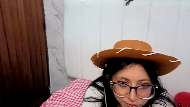 VioletxBloom online show from 12-19-25, 07:32