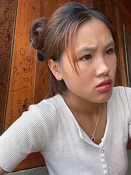 Snapshot of May_nhi chatting on 06-19-26, 04:06 May nhi online show from 06-19-26, 04:06