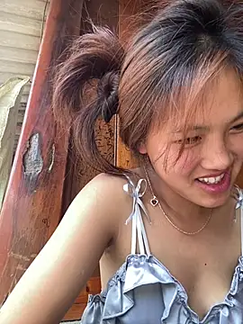 Snapshot of May_nhi chatting on 06-25-26, 08:41 May nhi online show from 06-25-26, 08:41