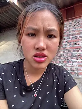 Snapshot of May_nhi chatting on 07-24-26, 10:35 May nhi online show from 07-24-26, 10:35