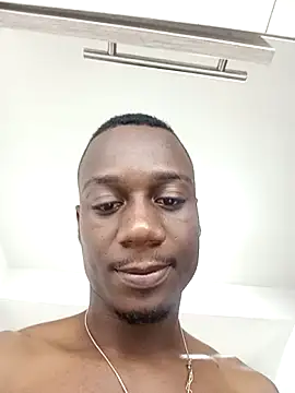 Snapshot of Bergamota23 chatting on 10-17-25, 12:01 Bergamota23 online show from 10-17-25, 12:01