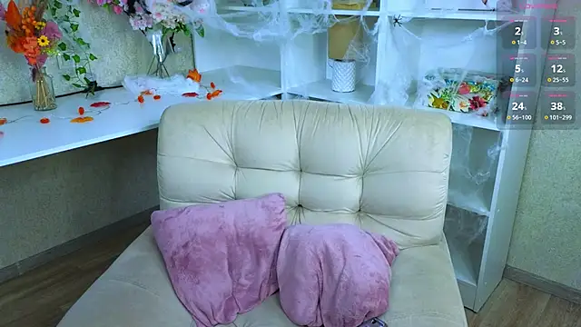 TraciMyntti online show from 10-24-25, 01:13