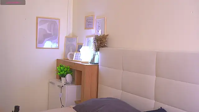 Snapshot of Venelopa chatting on 10-06-25, 12:02 Venelopa online show from 10-06-25, 12:02