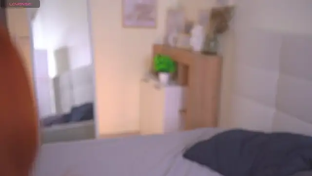 Snapshot of Venelopa chatting on 10-09-25, 03:21 Venelopa online show from 10-09-25, 03:21