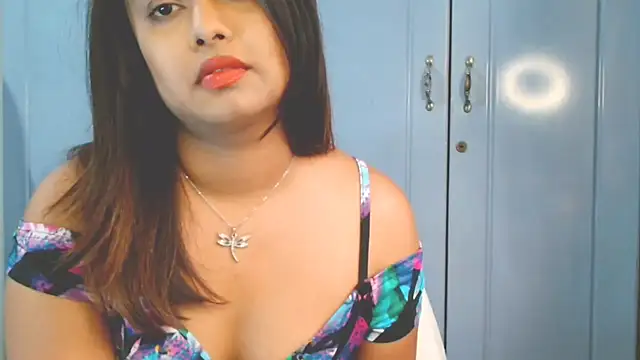 Snapshot of Indian_GlowingMiax chatting on 09-21-25, 02:40 Indian GlowingMiax online show from 09-21-25, 02:40