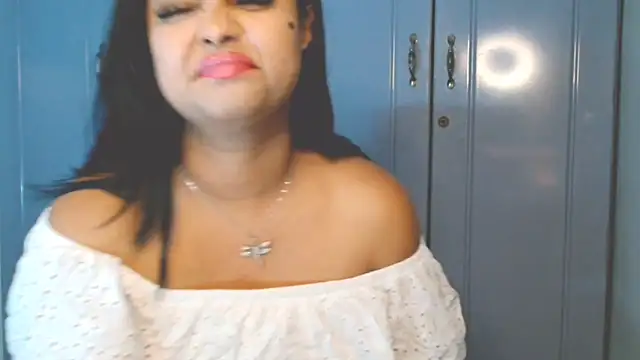 Snapshot of Indian_GlowingMiax chatting on 10-06-25, 06:27 Indian GlowingMiax online show from 10-06-25, 06:27