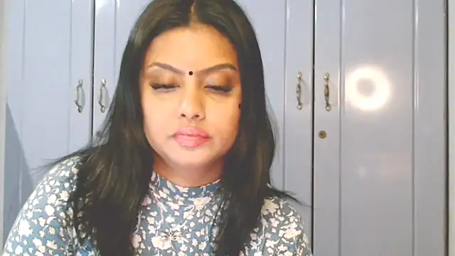 Snapshot of Indian_GlowingMiax chatting on 10-19-25, 05:02 Indian GlowingMiax online show from 10-19-25, 05:02
