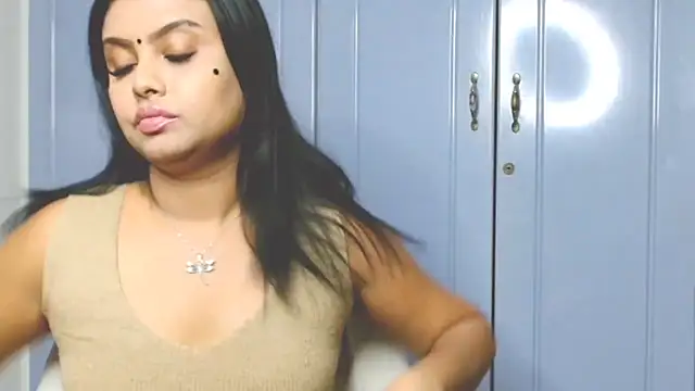 Indian GlowingMiax online show from 10-22-25, 05:45