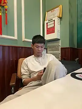 linh21107 online show from 04-10-26, 12:21