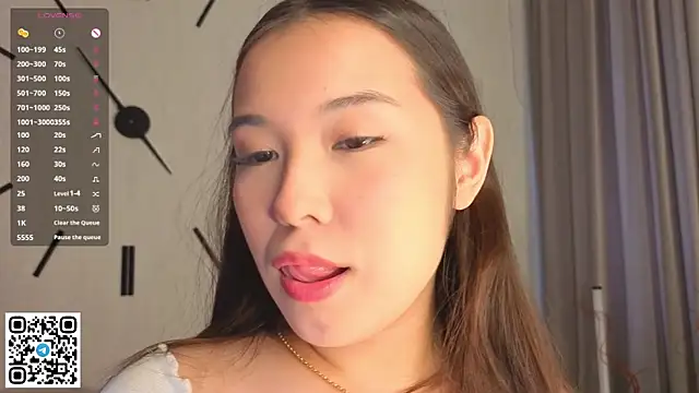 AlberthaEscue online show from 10-20-25, 04:13