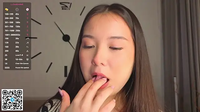 AlberthaEscue online show from 10-22-25, 04:13