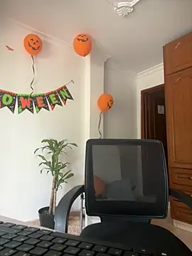 Snapshot of olivia_jass chatting on 10-28-25, 01:36 olivia jass online show from 10-28-25, 01:36