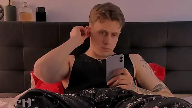 Snapshot of TalkingHead_0_ chatting on 03-18-26, 02:53 TalkingHead 0 online show from 03-18-26, 02:53