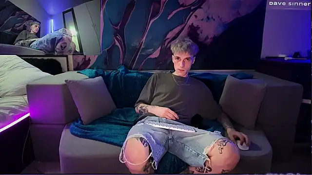 Snapshot of davesinner chatting on 06-05-26, 11:43 davesinner online show from 06-05-26, 11:43