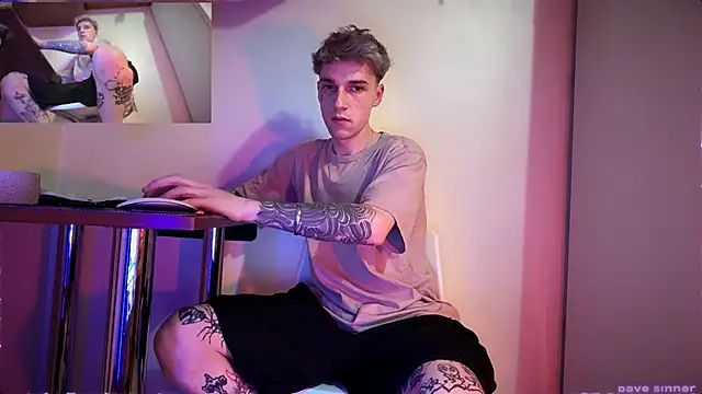 Snapshot of davesinner chatting on 06-08-26, 01:39 davesinner online show from 06-08-26, 01:39