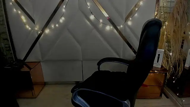 Morana  Hot online show from 11-17-25, 05:13