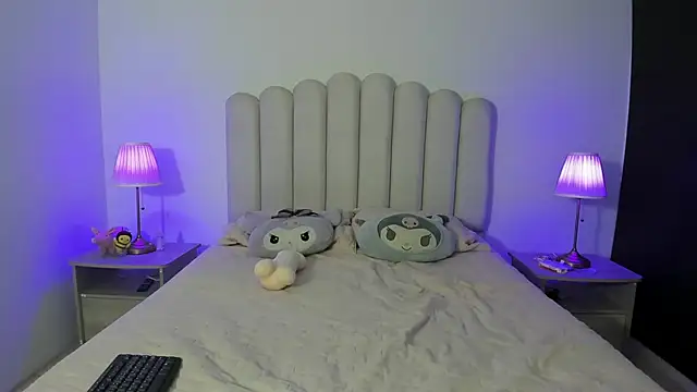 Snapshot of SofieBunnie chatting on 11-10-25, 11:04 SofieBunnie online show from 11-10-25, 11:04