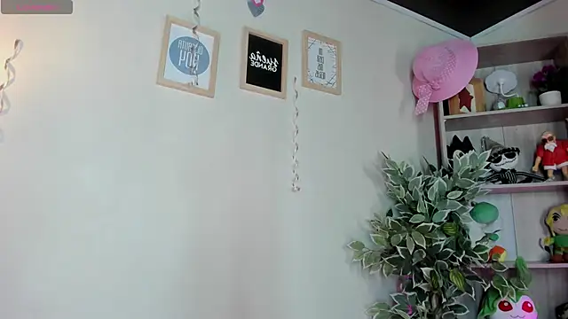 Snapshot of Lana_Dreams_ chatting on 09-18-25, 01:18 Lana Dreams online show from 09-18-25, 01:18