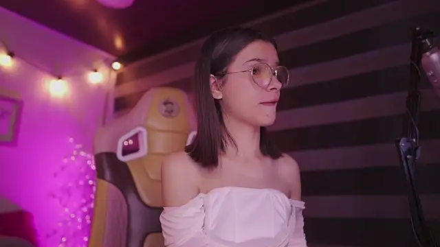 Lana Dreams  online show from 11-19-25, 10:32