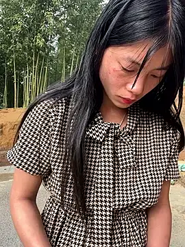 Snapshot of EmLy02 chatting on 04-03-26, 01:03 EmLy02 online show from 04-03-26, 01:03