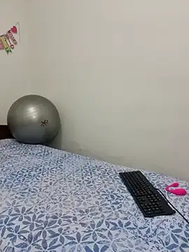 Snapshot of Nina_vallon chatting on 10-04-25, 10:35 Nina vallon online show from 10-04-25, 10:35