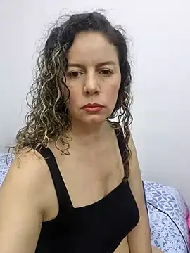 Snapshot of Nina_vallon chatting on 10-06-25, 10:45 Nina vallon online show from 10-06-25, 10:45