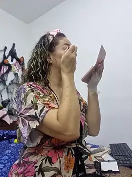 Snapshot of Nina_vallon chatting on 10-17-25, 10:40 Nina vallon online show from 10-17-25, 10:40