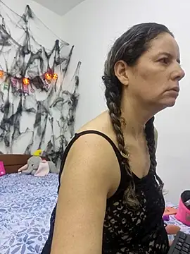 Snapshot of Nina_vallon chatting on 10-21-25, 10:38 Nina vallon online show from 10-21-25, 10:38