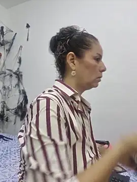 Snapshot of Nina_vallon chatting on 10-22-25, 10:37 Nina vallon online show from 10-22-25, 10:37