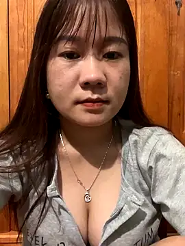 Snapshot of qinejr37 chatting on 10-18-25, 10:32 qinejr37 online show from 10-18-25, 10:32