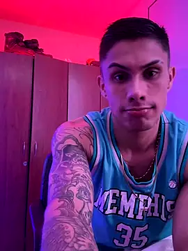 Snapshot of Manuel99boy chatting on 09-21-25, 03:52 Manuel99boy online show from 09-21-25, 03:52