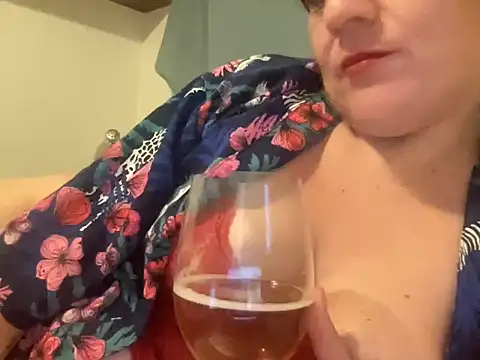 Snapshot of spookyspooky2 chatting on 09-24-25, 04:49 spookyspooky2 online show from 09-24-25, 04:49