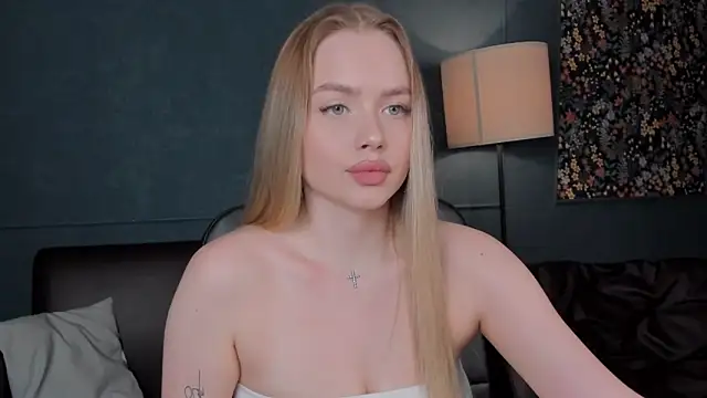 AvroraGoldie online show from 09-25-25, 12:20