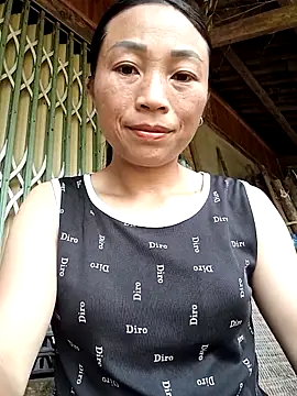 Snapshot of lucybaby00 chatting on 04-28-26, 04:17 lucybaby00 online show from 04-28-26, 04:17