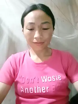 Snapshot of lucybaby00 chatting on 05-15-26, 02:13 lucybaby00 online show from 05-15-26, 02:13