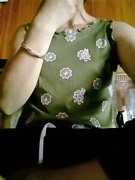 Snapshot of lucybaby00 chatting on 06-25-26, 05:23 lucybaby00 online show from 06-25-26, 05:23