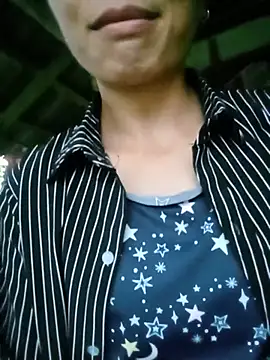 Snapshot of lucybaby00 chatting on 07-08-26, 11:37 lucybaby00 online show from 07-08-26, 11:37